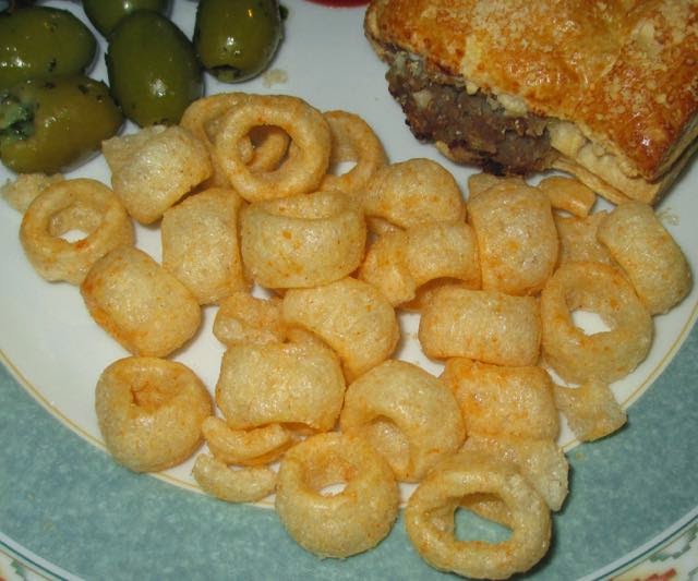 FOODSTUFF FINDS New Hula Hoops Puft Cheese Flavour (Ocado) [By Cinabar]