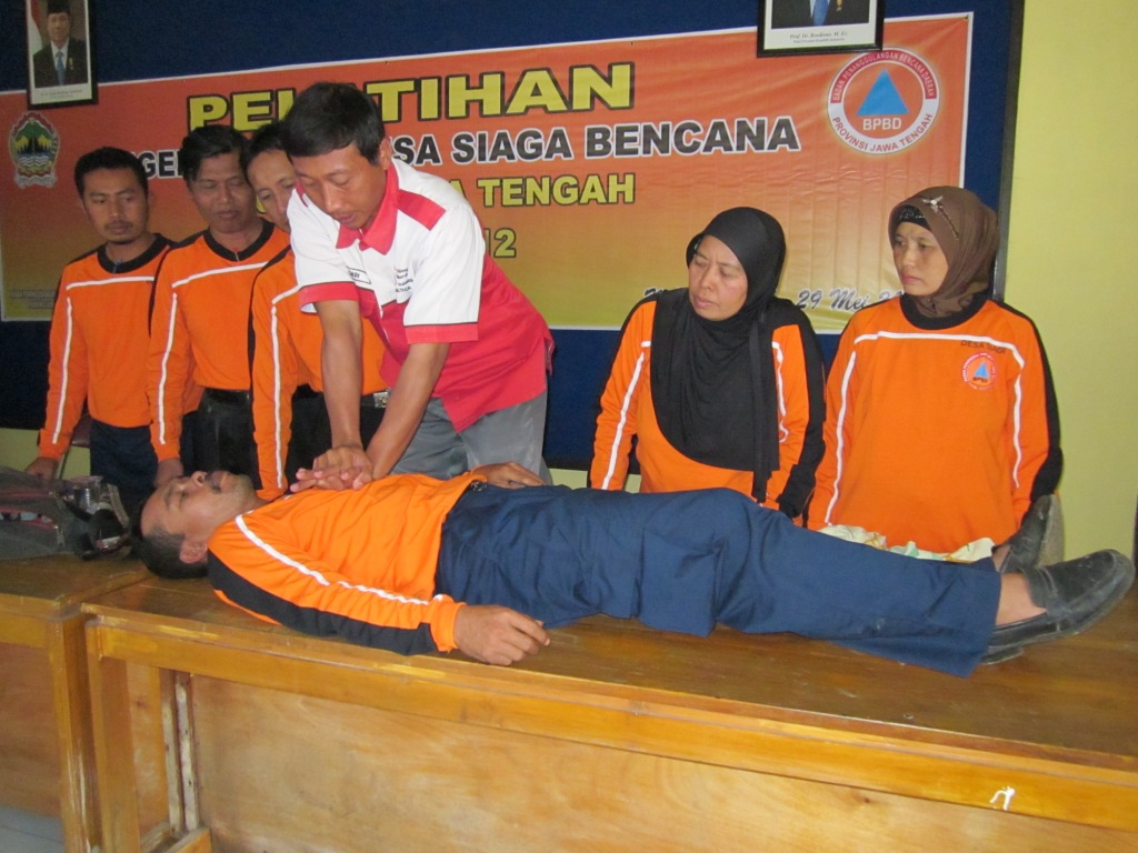 Empowerment Masyarakat: Pelatihan Manajemen Bencana di Pusat Siaga Desa Kuripan Kidul