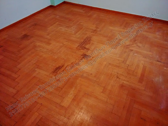 Συντήρηση σε ξύλινο πάτωμα με έντονα σημάδια και γρατζουνιές