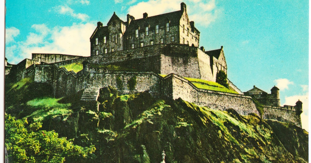 Papergreat Postcard Scotland's Edinburgh Castle and Ross Fountain Papergreat Postcard Scotland's Edinburgh Castle and Ross Fountain