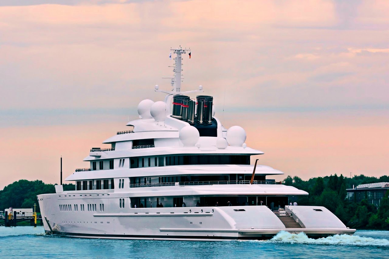 Azzam Яхта Фото