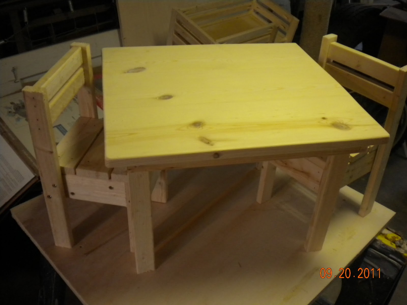 Sheila's Furniture and Crafts 18" Doll Table with stackable chairs