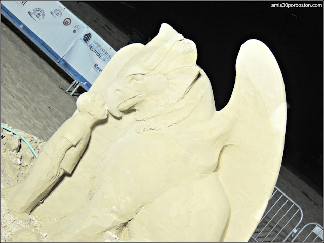 Esculturas de Arena de Revere Beach: Who Are You? de Susanne Ruseler Esculturas de Arena de Revere Beach: Who Are You? de Susanne Ruseler