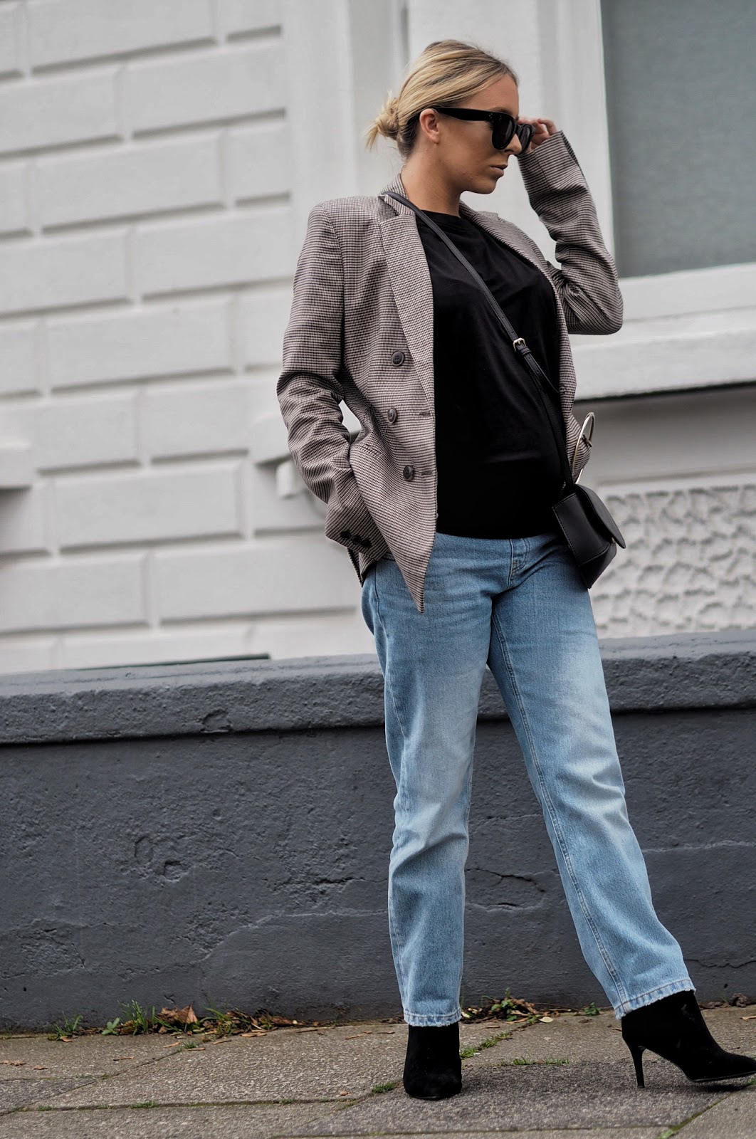 FINDING THE BEST MATERNITY JEANS - Petite Side of Style