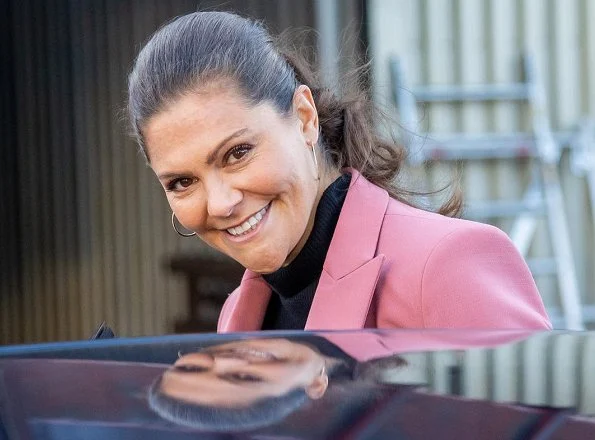 Crown Princess Victoria wore Rodebjer Nera Pink Blazer. Crown Princess wore a pink blazer by Rodebjer. visit to Activity Prevents