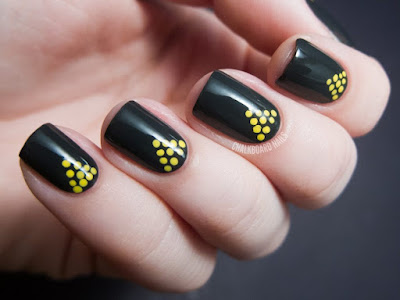 Uñas con puntos Uñas con puntos