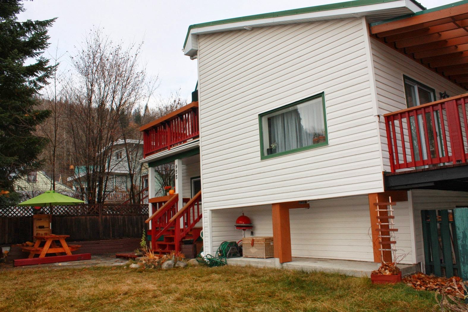 House for Sale in Warfield, British Columbia