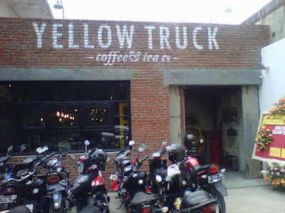 Yellow Truck Cafe Bernuansa Maskulin Di Bandung
