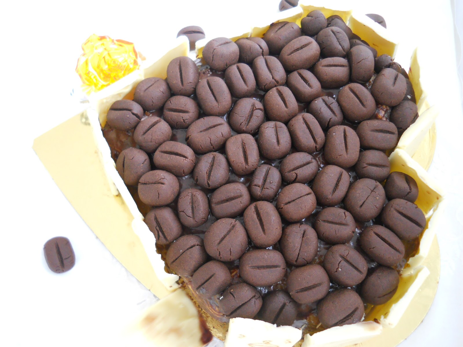 Pe masa din bucatarie Tort chouxala creme cu crema de portocale si