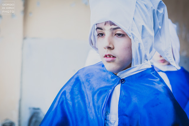 Bambini di Procida, foto Ischia, I Misteri di Procida, I Ragazzi dei Misteri, Isola di Procida, Pasqua a Procida, Passione di Cristo, Processione del Venerdì Santo Procida, Venerdì Santoa Procida,