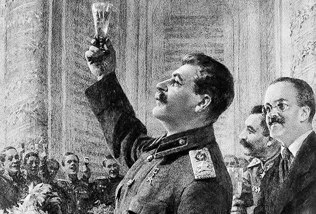 Иосиф Виссарионович Сталин поднимает бокал за социальные сети