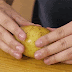 Como descascar uma deliciosa batata em cinco segundos