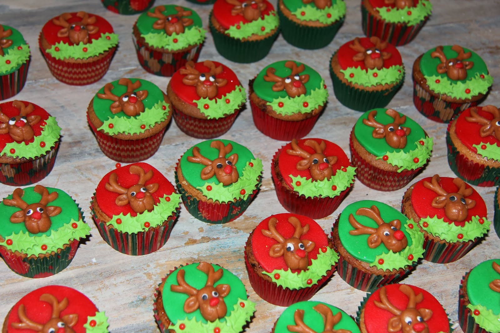 lekker zoet Kerst cupcakes voor groep 3...
