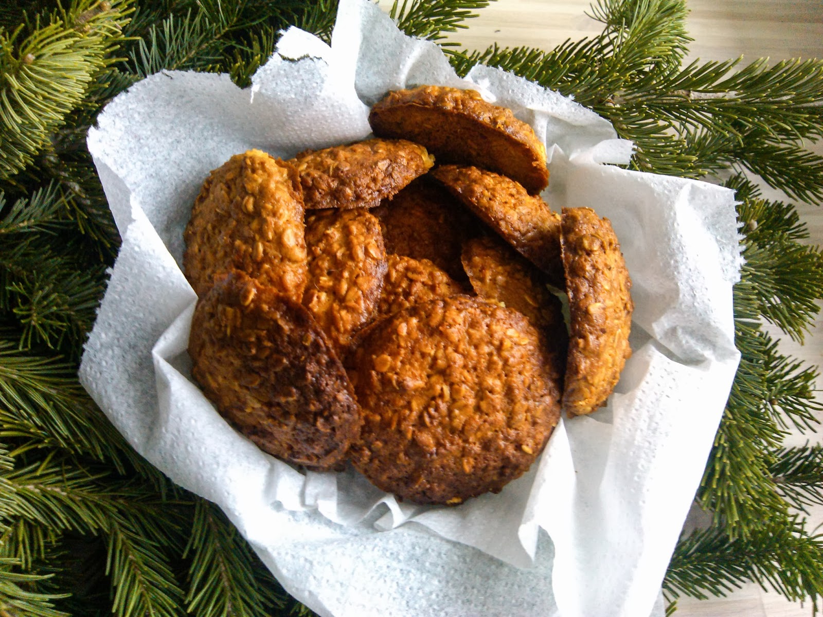 Печенье из жмыха. Постное печенье на скорую руку. Новогоднее овсяное печенье. Овсяное печенье постное.