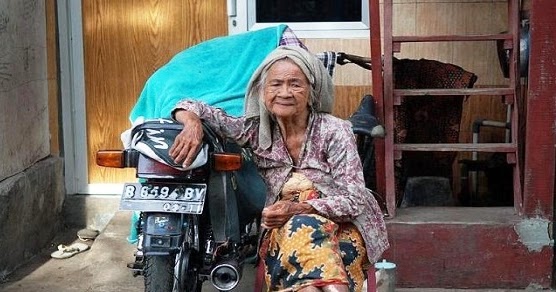 Cukupi Kebutuhan Orang Tuamu, Niscaya Allah Akan Meluaskan Rezekimu