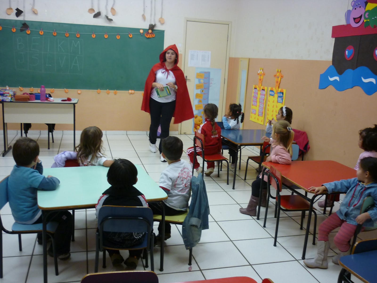 CMEI CHAPEUZINHO VERMELHO