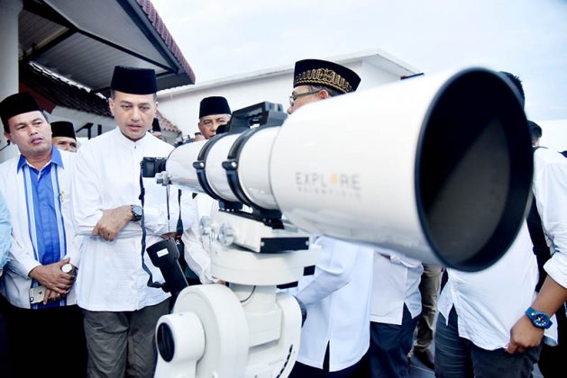 Wagubsu Musa Rajeckshah memantau hilal penetapan 1 Ramadhan. Wagubsu Musa Rajeckshah memantau hilal penetapan 1 Ramadhan.