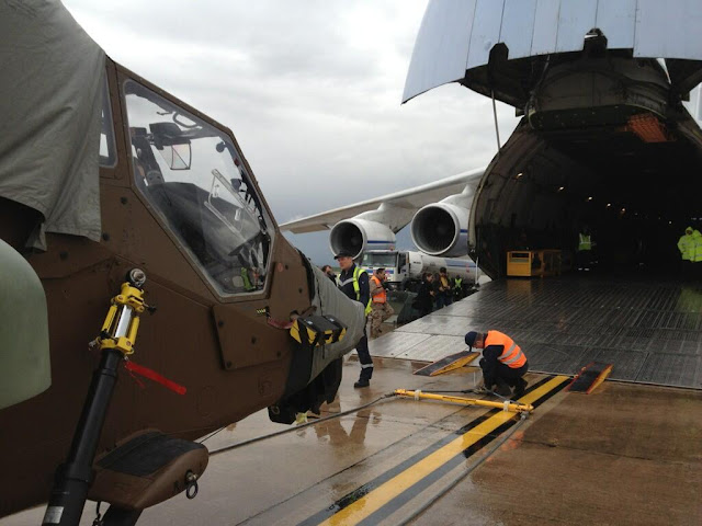 Los helicópteros 'Tigre' embarcan rumbo a Afganistán.