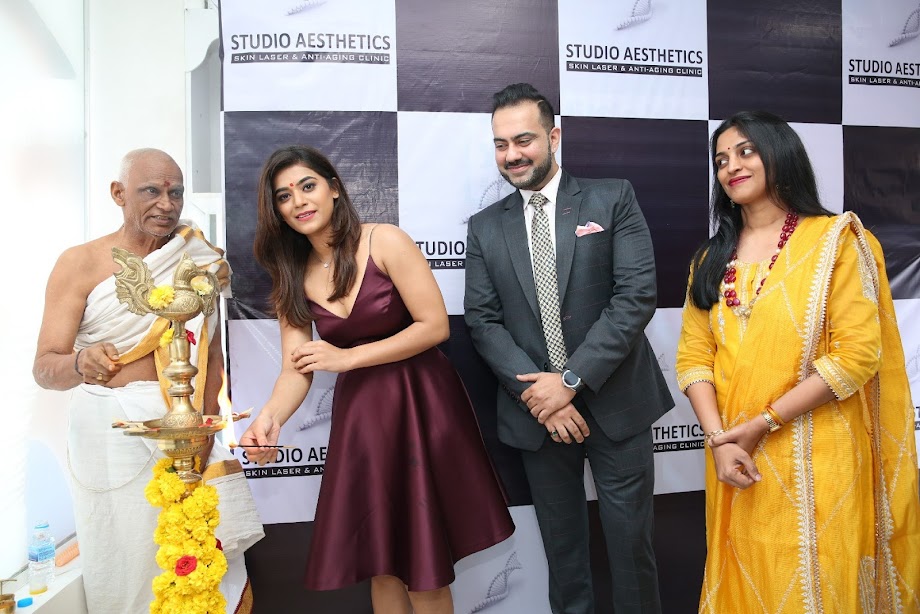 Yamini Bhaskar stills at Studio Aesthetics launch