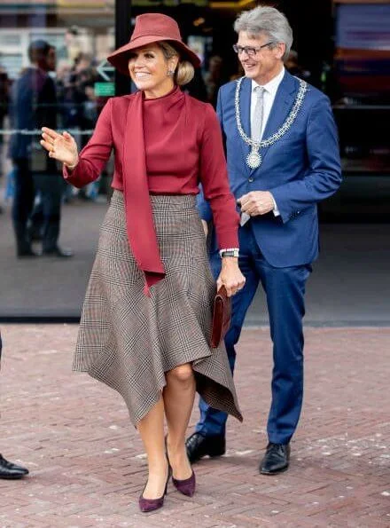 Queen Mathilde wore asymmetric midi skirts and Natan red blouse, Gianvito Rossi bicolor suede pumps, Fabienne Delvigne hat