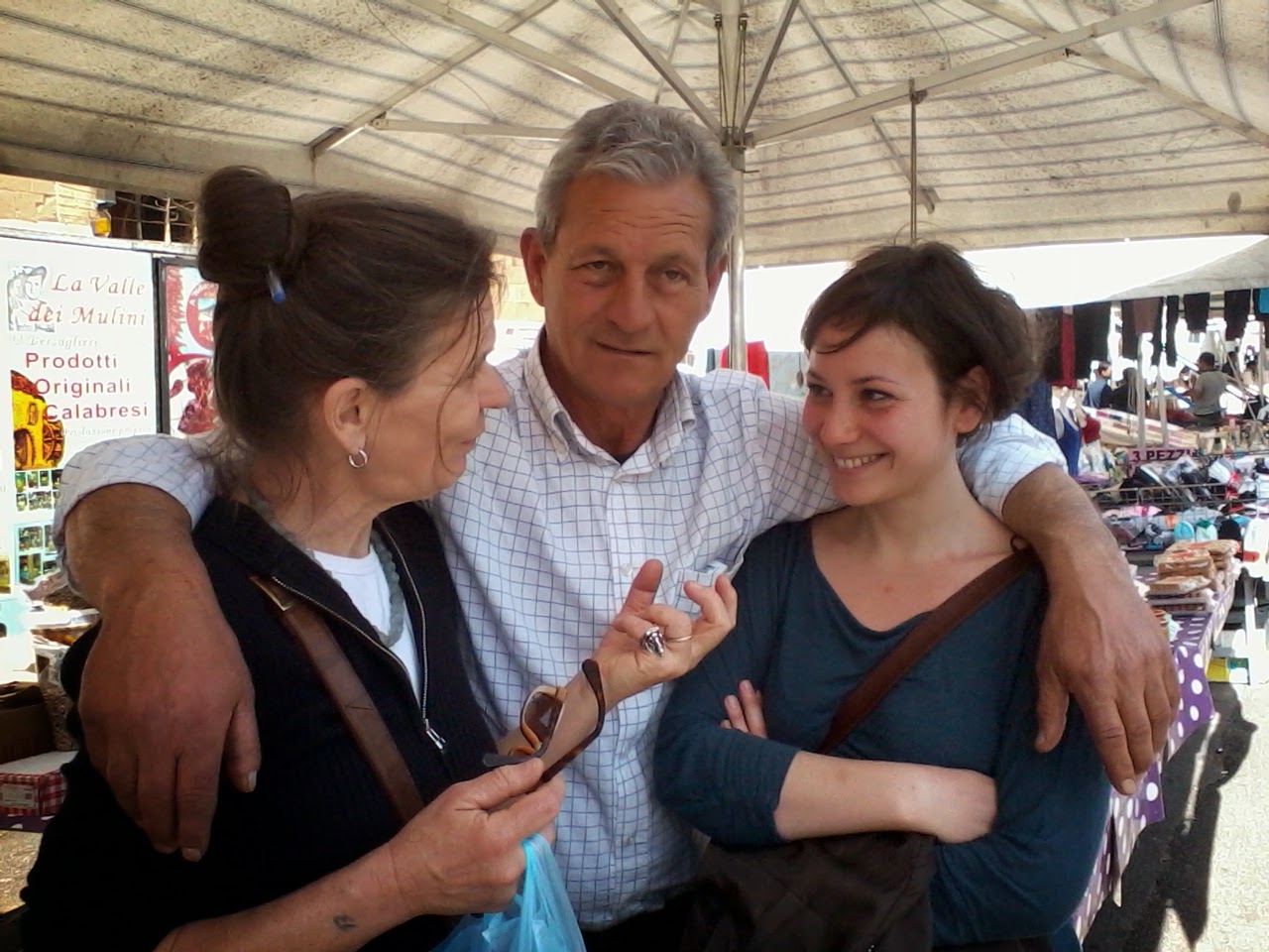 O mercado das pulgas de Roma: Porta Portese 2014 04 06+13.40.15 - O mercado das pulgas de Roma: Porta Portese