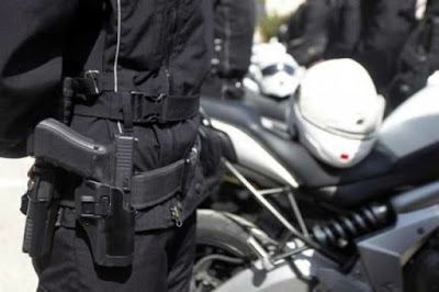 ΕΛΕΟΣ ΤΙ ΓΙΝΕΤΑΙ ; Αστυνομικός της ΔΙ.ΑΣ κρατούμενος μετά από μήνυση αλλοδαπού…  