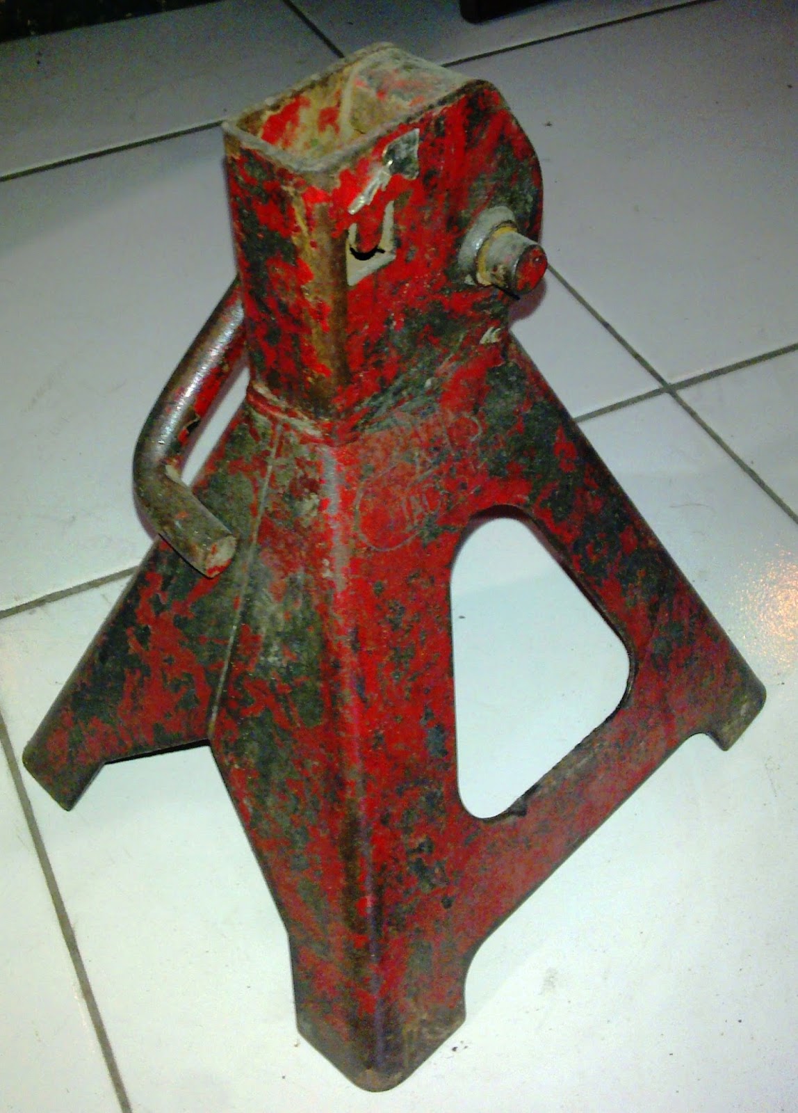 RUST HOUR ANTIQUES N SECONDLIFE Alat Penunjang Dongkrak Mobil (Vintage