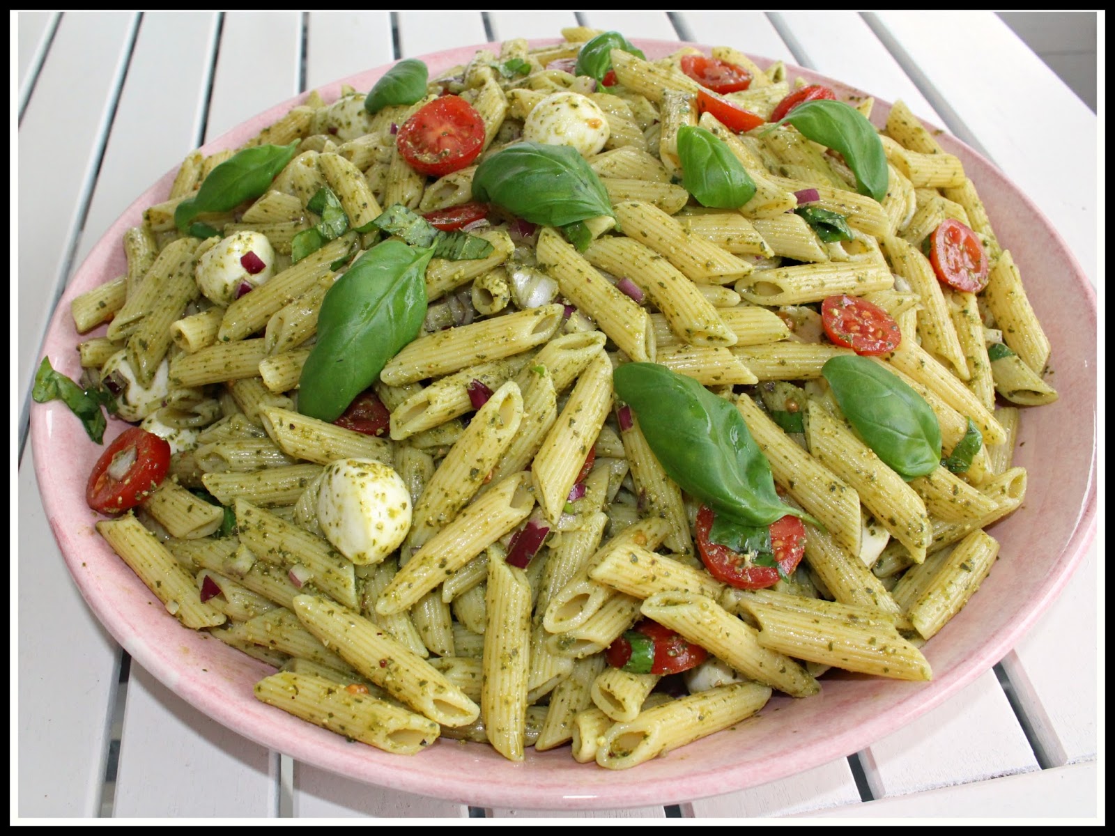 pasta pesto mozzarella tomat pasta pesto mozzarella tomat