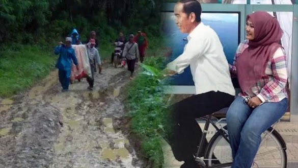 Bupati Pandeglang Beli Mobil Rp1,9 M, Sementara Warganya Ditandu Sarung Pergi Berobat