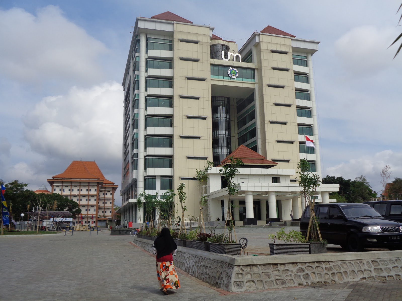 Foto-Foto Gedung Rektorat Universitas Negeri Malang (UM) Yang Baru