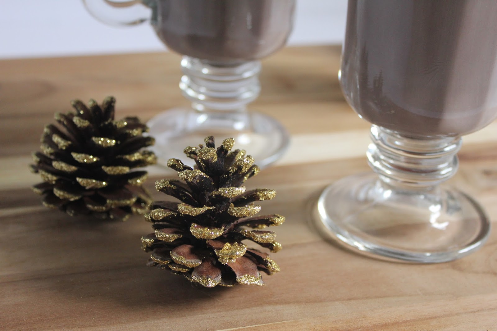 Neutral2Neon.com Holiday Cookbook - Thanksgiving Drink Recipes: Glitter Pine Cone DIY