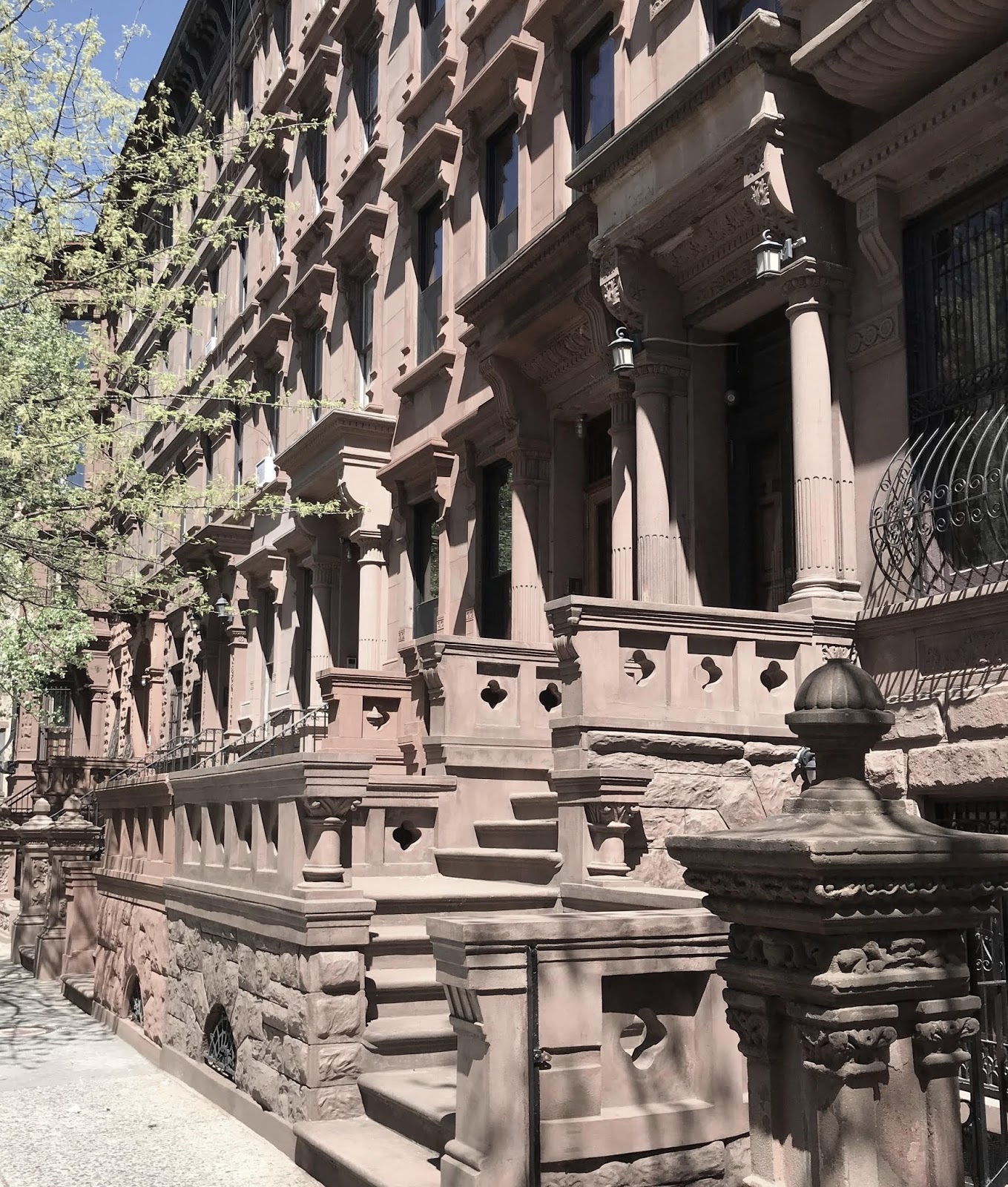 H A R L E M + B E S P O K E INTRODUCING THE MOUNT MORRIS PARK HOUSE TOUR