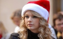 Taylor Swift in Santa hat