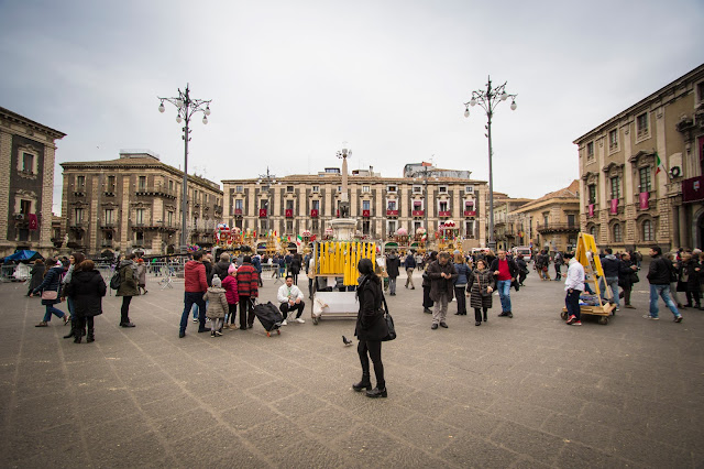 Festa di Sant'Agata a Catania: il giro esterno, le cannelore-Piazza Duomo