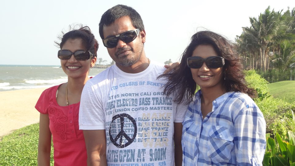 South Indian Actor Dhanush Elder Sisters Vimala Geetha, Karthika & Elder Brother Selvaraghavan | South Indian Actor Dhanush Family Photos | Real-Life Photos