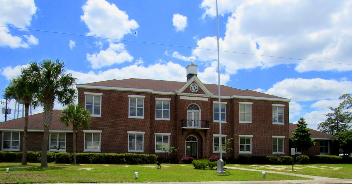 Brantley County Courthouse in Nahunta