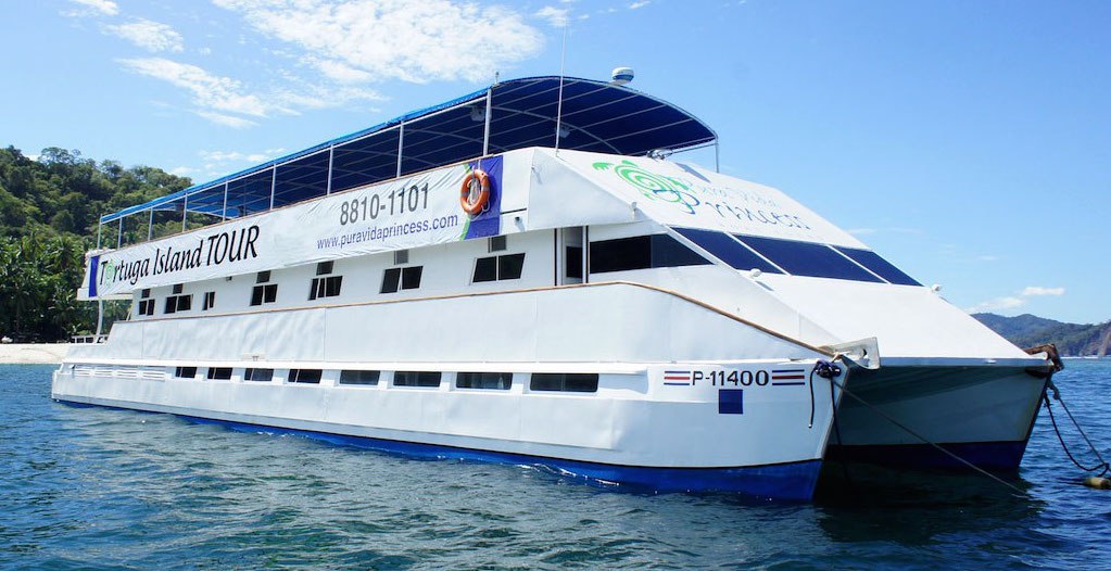 VIDEO: Tourist Catamaran Capsized and Sank Off Costa Rica