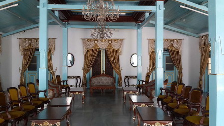 Jalan-Jalan Asyik Mengenal Sejarah Kota Cirebon Di Keraton ...