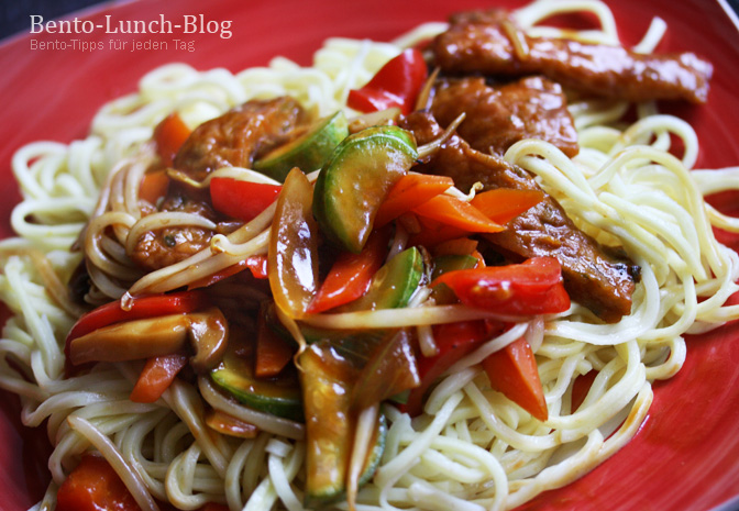 Bento Lunch Blog: Wokgemüse mit Fisch & Peking-Duck-Soße