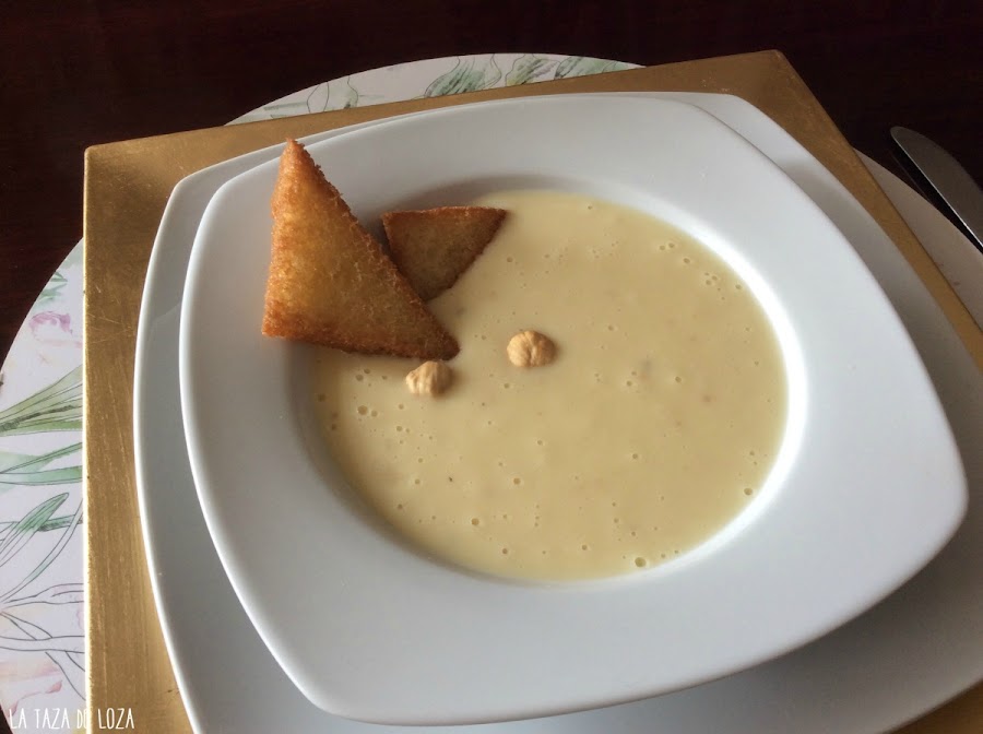 Crema-con-puerros-patatas-y-avellanas