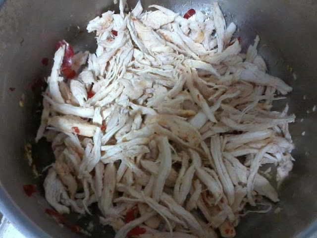 frango cozido com tempero e desfiado Receita de salpicão de frango light