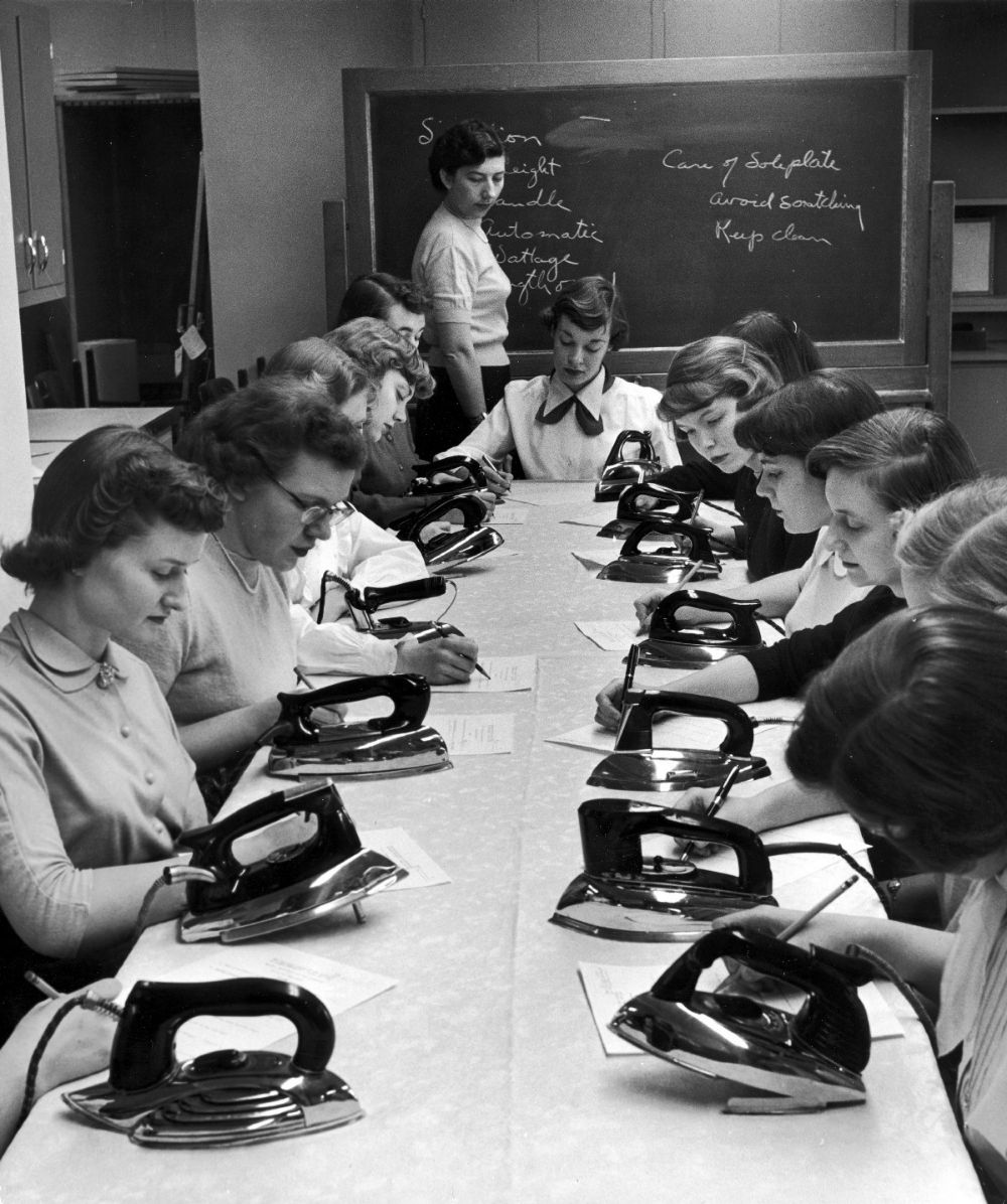 Fascinating Vintage Photos of Girls Attending Home Economics Classes 1920s 1930s - 47