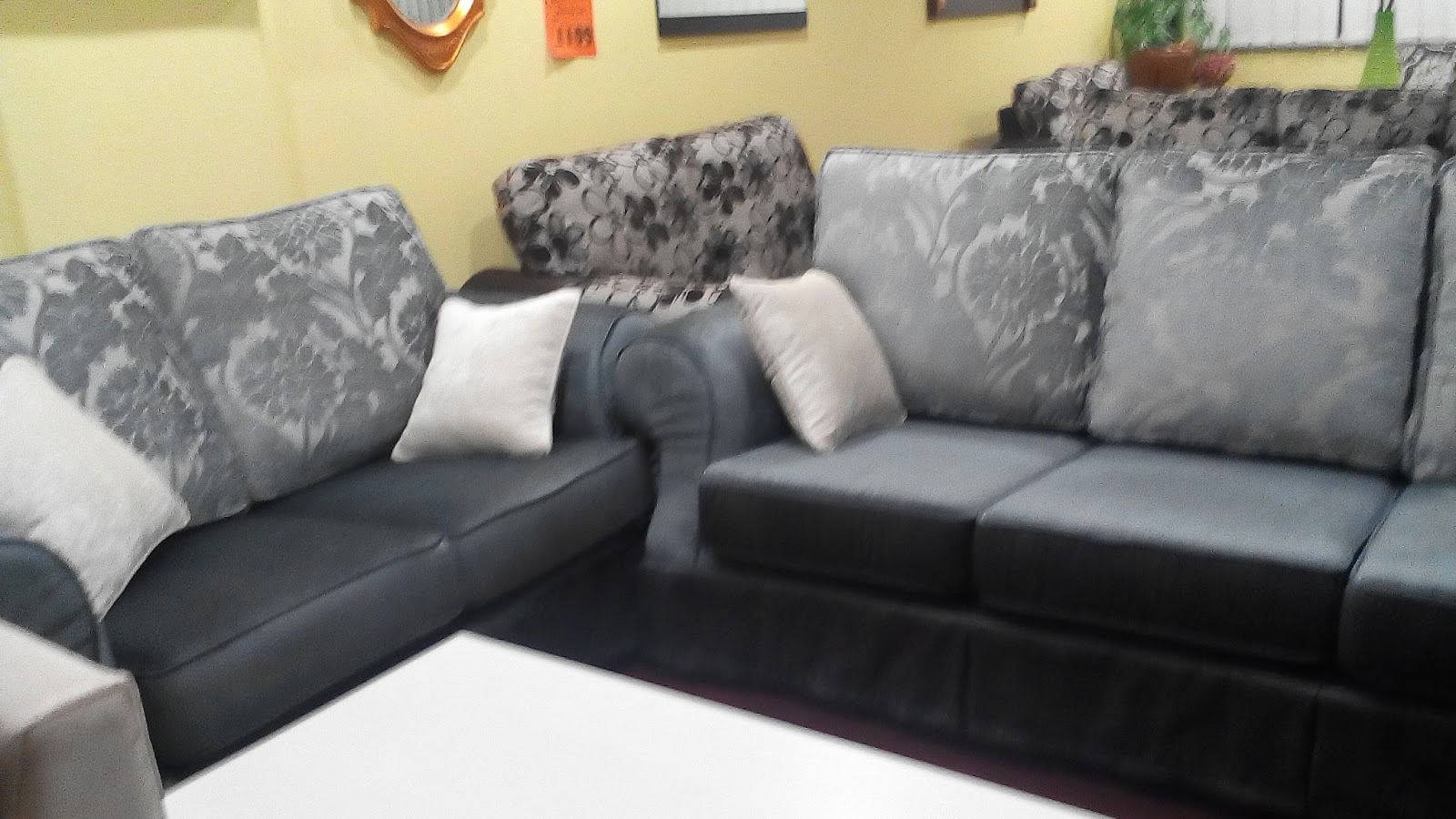 Simplicity Is Beauty Deco Idea Series Ruang Tamu Idaman Lepas Bincang2 Pasal Budget Akhirnya Sofa Yang Bercorak Jugak Ni Kami Berkenan Dan Pilih Kaler Sebenarnya Silver And Gold