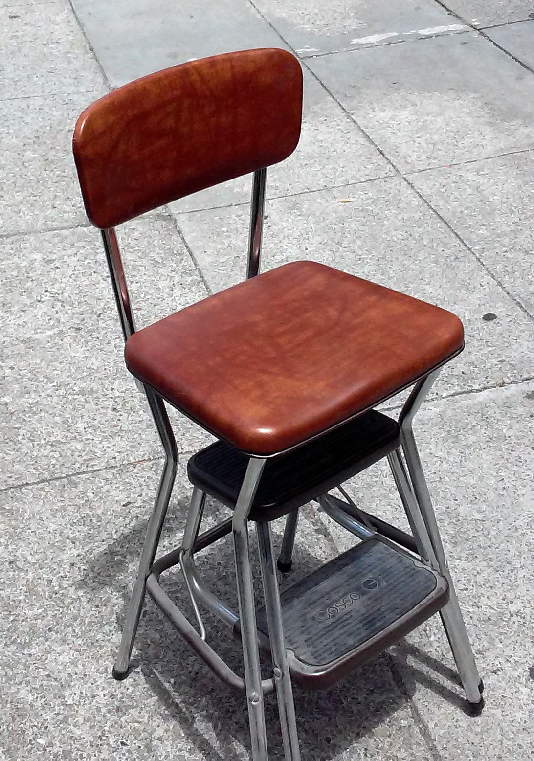 UHURU FURNITURE & COLLECTIBLES SOLD 2597 Costco Kitchen Step Stool 35