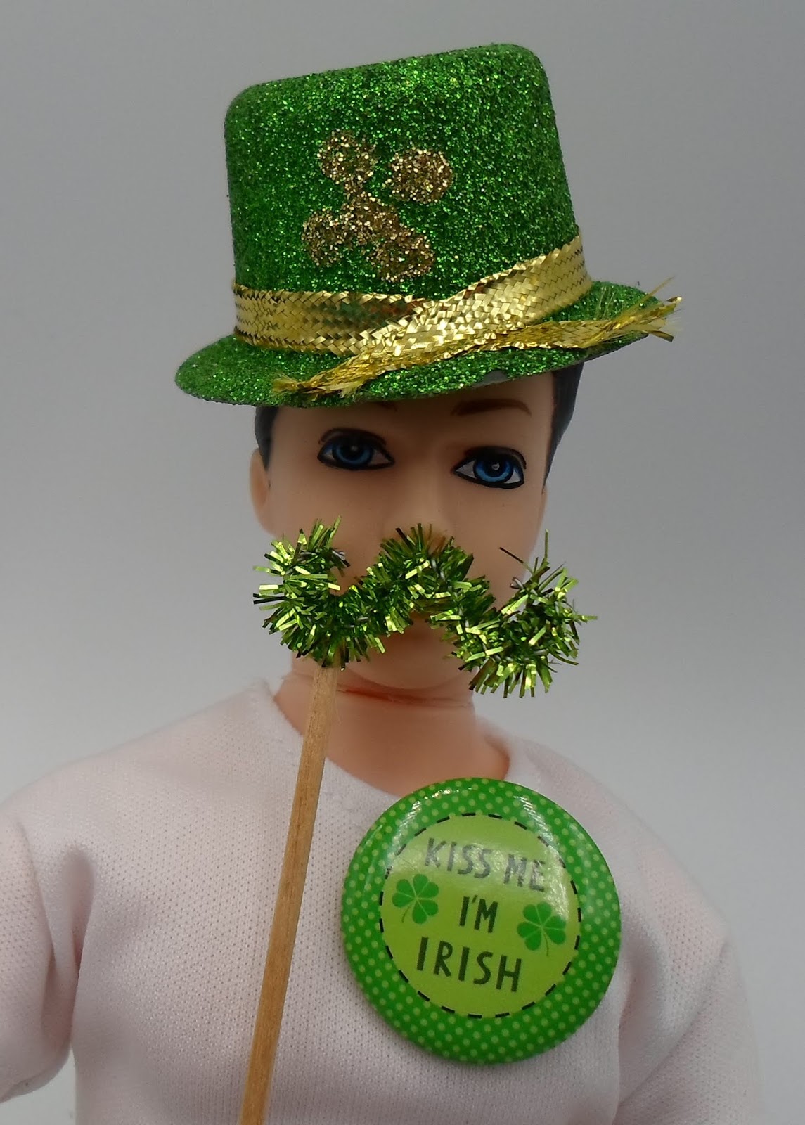 DIY Barbie Blog OverSized Pipe Cleaner Mustache Photo Props for St