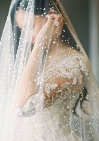 The latest fashionable bridal veils in 2019 .