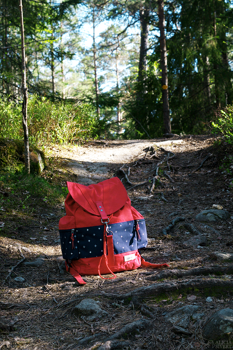 11 saker jag alltid tar med mig ut i skogen - lista av Alicia Sivertsson, scout i 20 år. skog skogen utflykt promenad hajk gå ut i naturen natur scout scouting dagsutflykt utflykt utan övernattning packa packning verktyg redskap vad ska man ha med sig förberedelse förbereda sig ryggsäck vandra vandring scouting