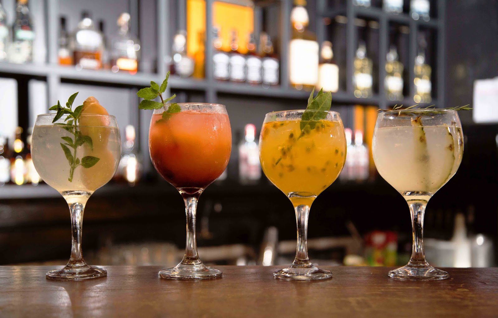 Gràcia Bar traz novas receitas de gin e tônica com ingredientes