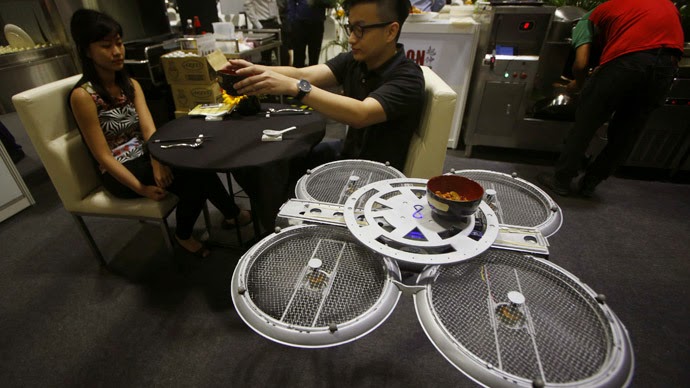 Dronet autonom - kamarierët-robotë në Singapor