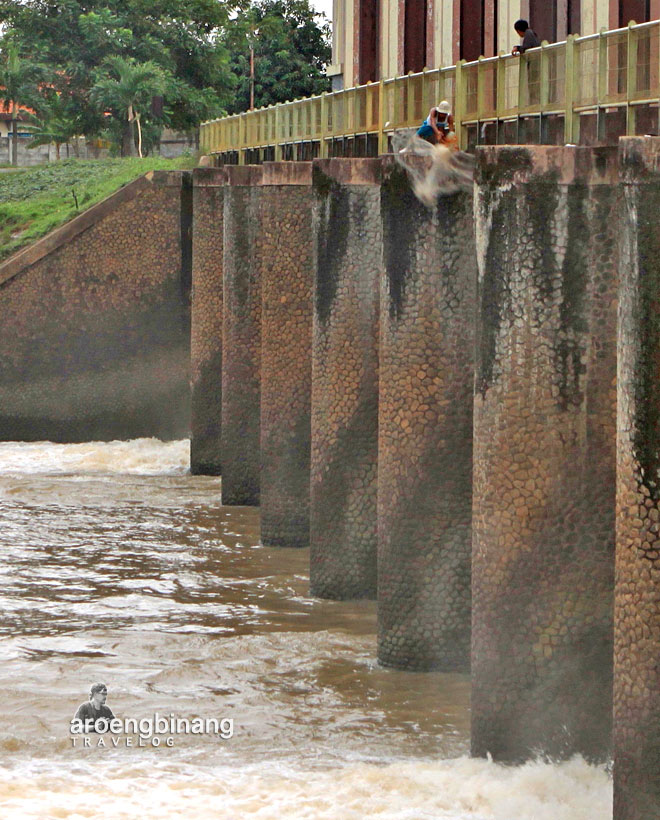 bendungan pintu air sepuluh tangerang